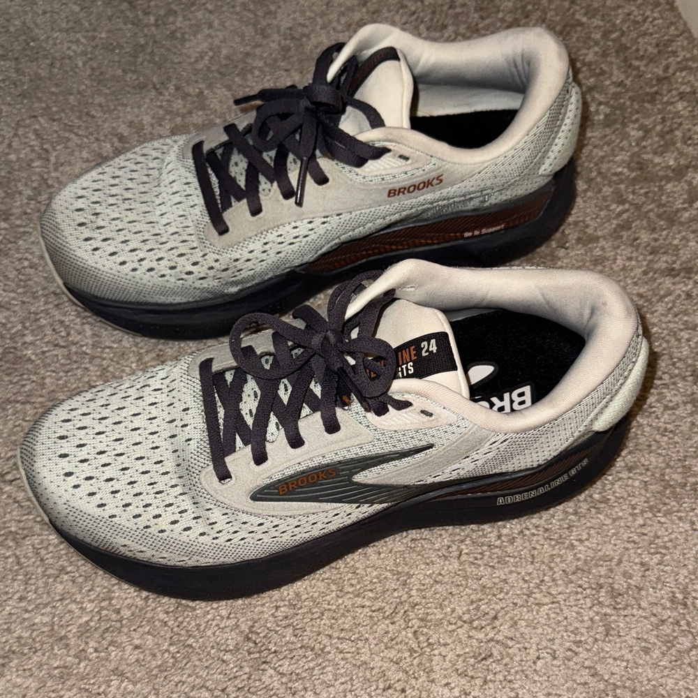 Brooks Adrenaline GTS Athletic Shoes